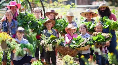 les enfants aiment la terre